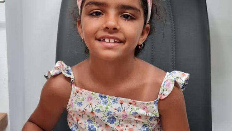 Examen visual niña saharaui. Proyecto Revisiones Visuales