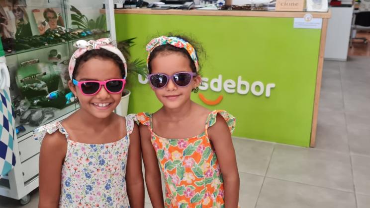 Sunglasses for Saharawi girls. Proyecto Revisiones Visuales