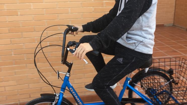 Niño con bicicleta. Proyecto Bicicleta-Patinete-Patines.