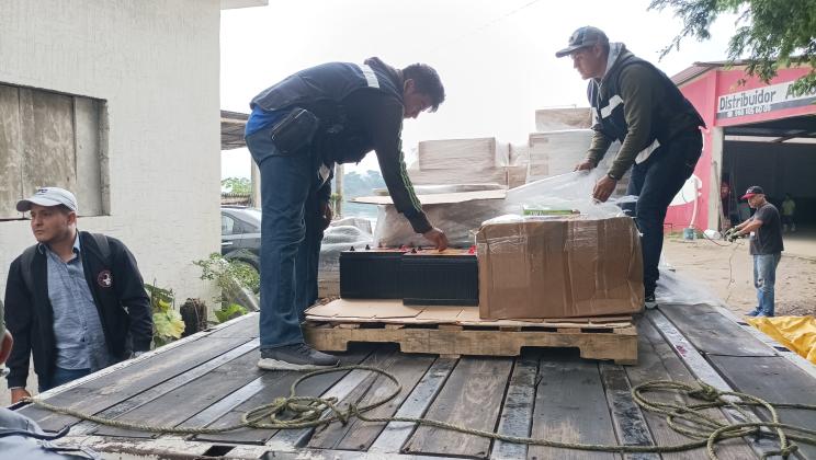 Descarga de materiales. Proyecto Da luz y bienestar.
