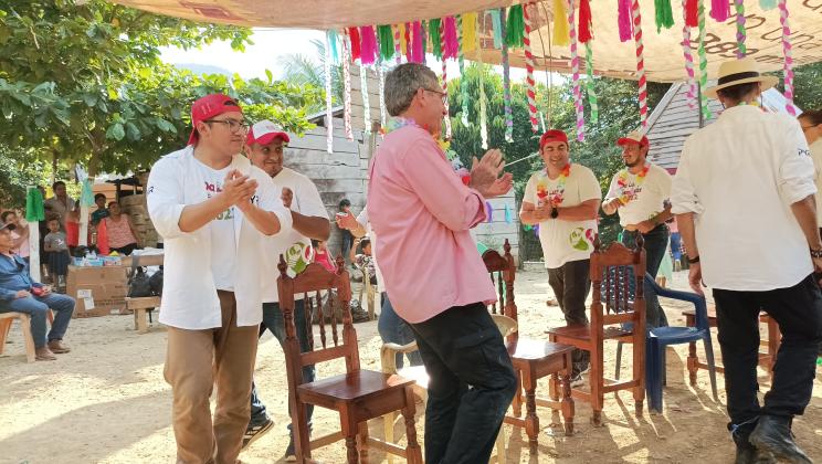 Juegos con la comunidad Paso Limón.